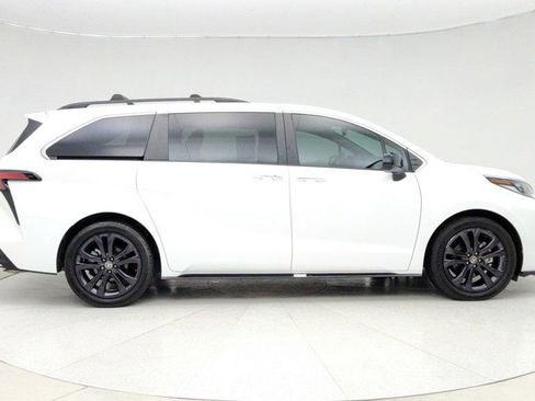 Used 2023 Toyota Sienna XSE image 4