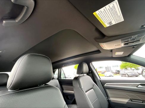 Used 2023 Volkswagen Atlas Cross Sport SE FWD image 13