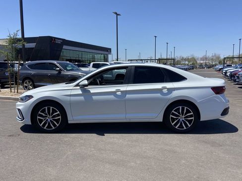 Used 2026 Volkswagen Jetta SE FWD image 4