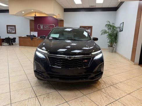Used 2023 Chevrolet Equinox RS FWD image 2