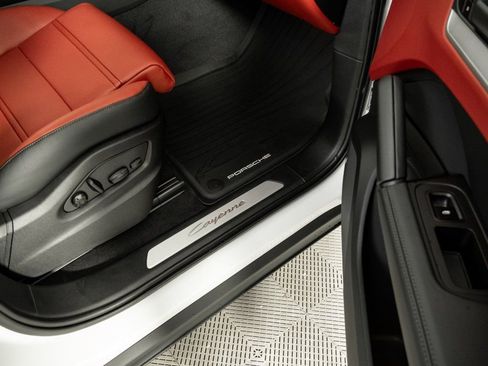 New 2026 Porsche Cayenne Base image 26