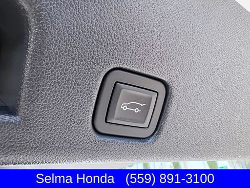 Used 2024 Chevrolet Traverse LT AWD/4WD image 23