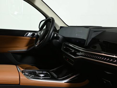 Certified 2024 BMW X7 xDrive40i w/ Premium Package AWD/4WD image 34