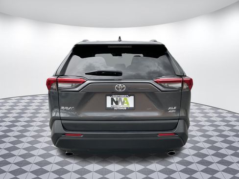 Used 2020 Toyota RAV4 XLE w/ Convenience Package AWD/4WD image 4