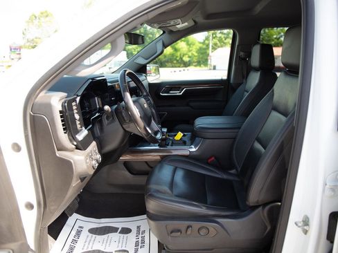 Used 2023 Chevrolet Silverado 1500 LT w/ Leather Package AWD/4WD image 19