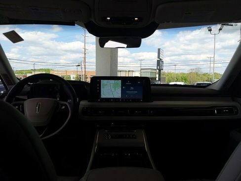 Certified 2025 Lincoln Aviator Reserve w/ Equipment Group 201A AWD/4WD image 13