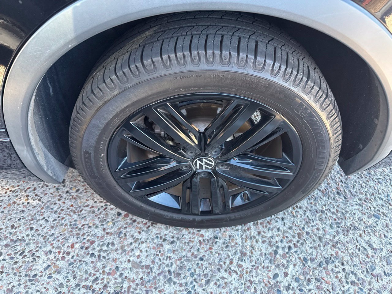 Used 2022 Volkswagen Tiguan SE R-Line FWD image 4