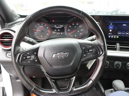 Used 2024 Chevrolet Trax RS w/ Driver Confidence Package FWD image 12