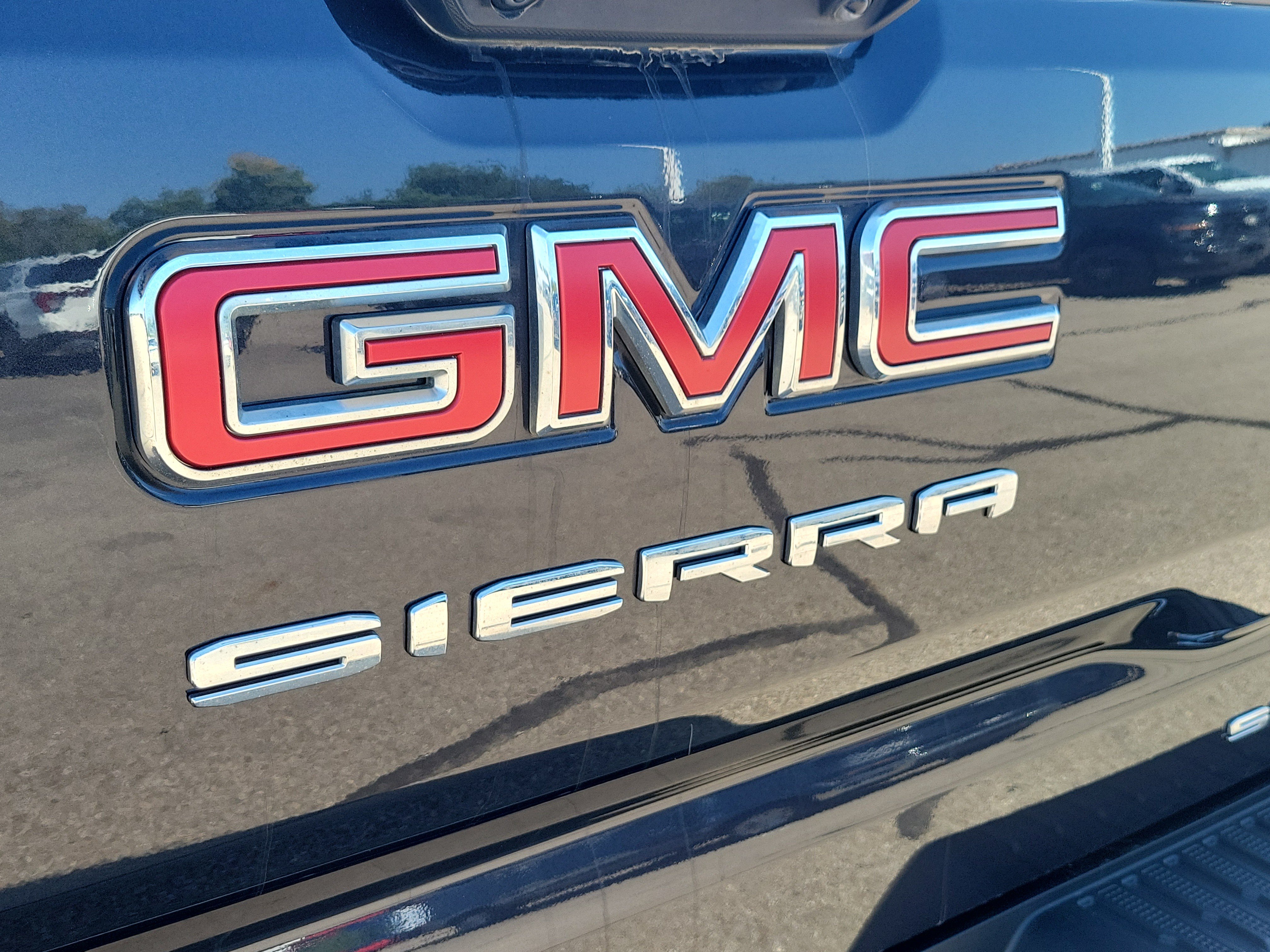 Used 2023 GMC Sierra 1500 SLE w/ Enhanced Capability Package AWD/4WD image 6