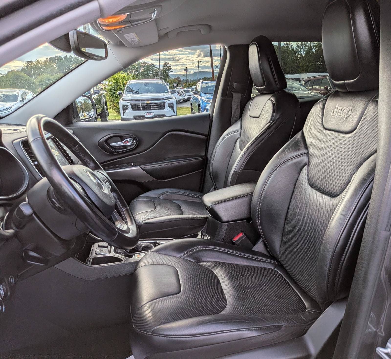 Used 2020 Jeep Cherokee Limited FWD image 13