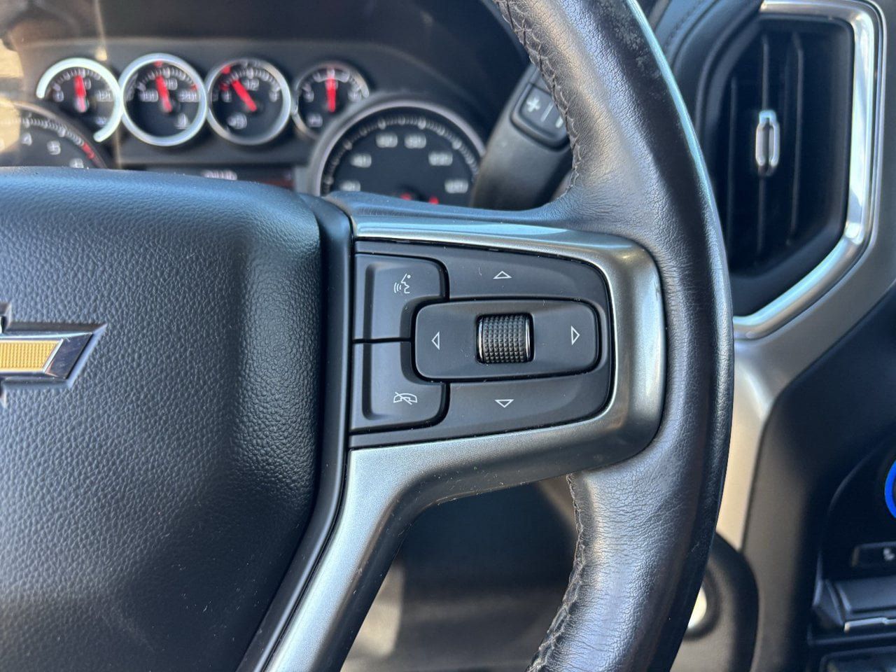 Used 2021 Chevrolet Silverado 1500 LT w/ Bed Protection Package AWD/4WD image 27