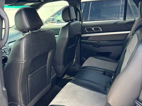 Used 2017 Ford Explorer XLT w/ Equipment Group 202A FWD image 2