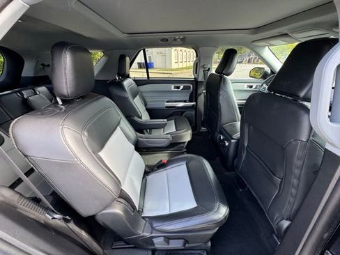 Used 2023 Ford Explorer XLT w/ XLT Sport Appearance Package AWD/4WD image 14