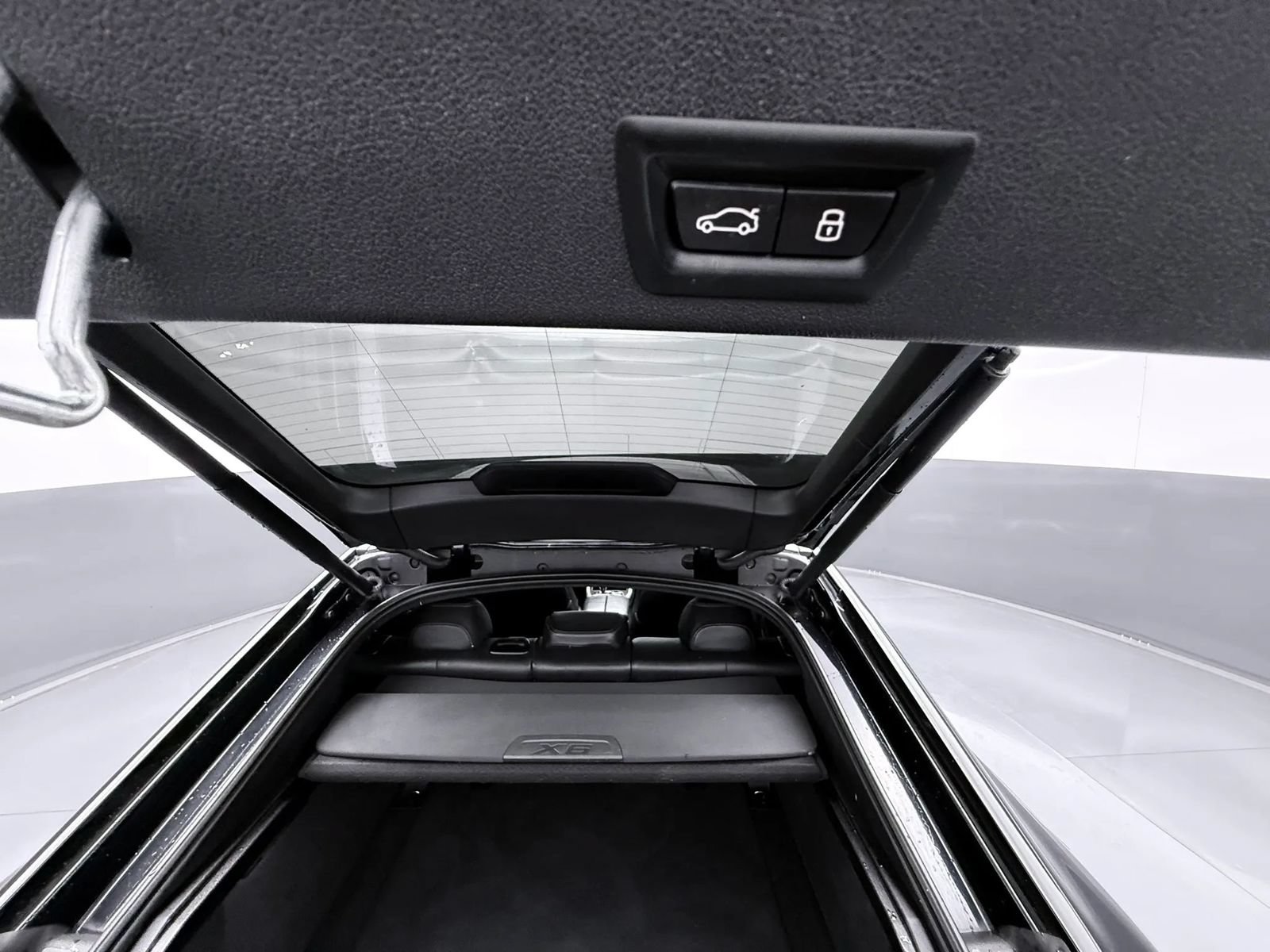 Used 2023 BMW X6 xDrive40i w/ M Sport Package AWD/4WD image 29