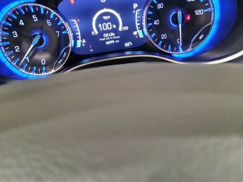 Used 2024 Chrysler Pacifica Touring-L FWD image 30