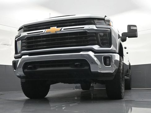 Used 2025 Chevrolet Silverado 2500 LT AWD/4WD image 35