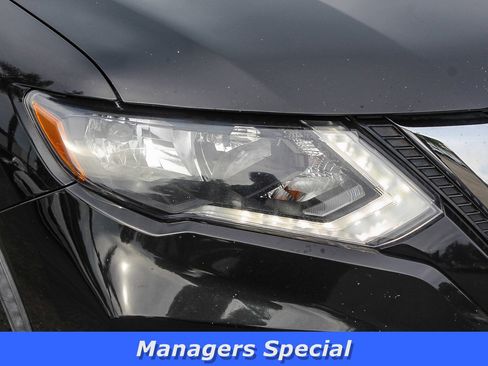 Used 2018 Nissan Rogue SV image 8