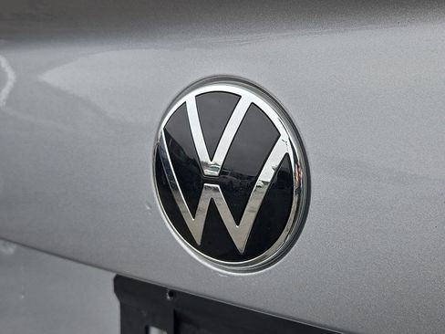 Used 2023 Volkswagen Jetta SE w/ Panoramic Sunroof Package image 30