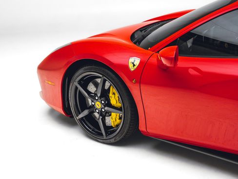 Used 2017 Ferrari 488 GTB RWD image 16