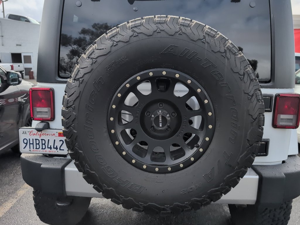 Used 2018 Jeep Wrangler Unlimited Sahara AWD/4WD image 9