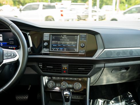 Used 2022 Volkswagen Jetta SE FWD image 7