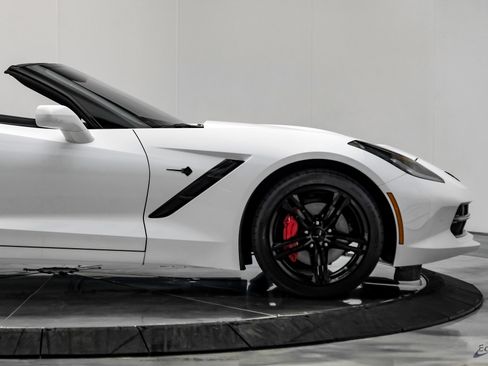 Used 2016 Chevrolet Corvette Stingray Coupe w/ Carbon Flash Badge Package RWD image 27