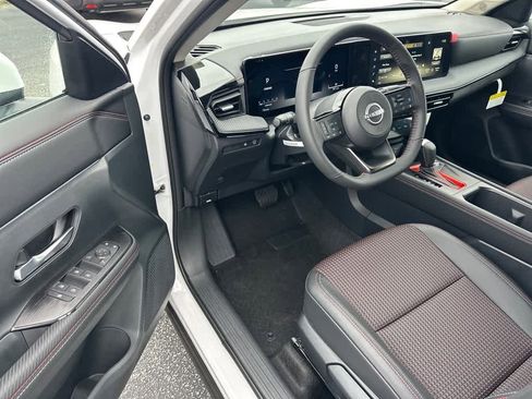 New 2025 Nissan Kicks SR FWD image 6