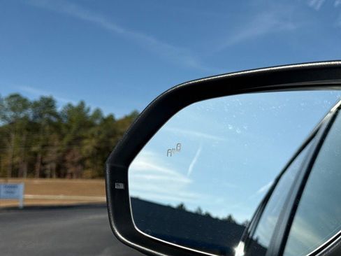 Used 2025 Volkswagen Atlas SE image 30