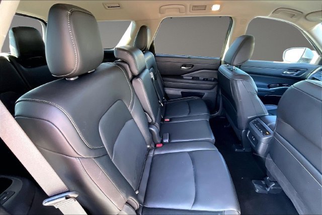 Used 2024 Nissan Pathfinder SL FWD image 25