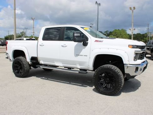Used 2025 Chevrolet Silverado 2500 LT AWD/4WD image 14