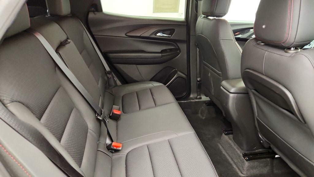 Used 2023 Chevrolet TrailBlazer RS FWD image 18