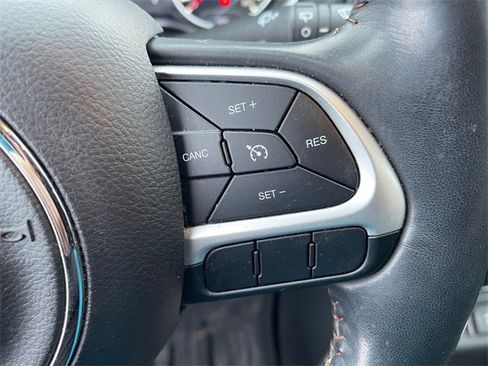 Used 2018 Jeep Compass Latitude image 30