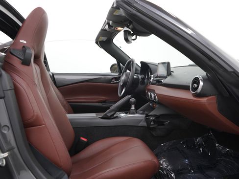 Used 2018 MAZDA MX-5 Miata RF Grand Touring w/ Interior Package RWD image 11