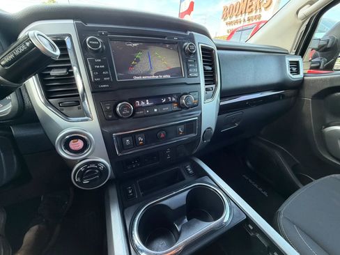 Used 2017 Nissan Titan SV AWD/4WD image 10