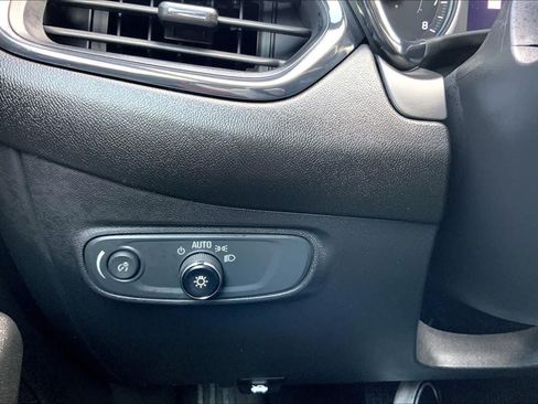 Certified 2022 Chevrolet Equinox RS w/ Infotainment Package FWD image 34