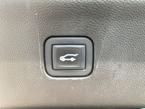 Used 2023 Buick Enclave Avenir w/ Avenir Technology Package FWD image 13