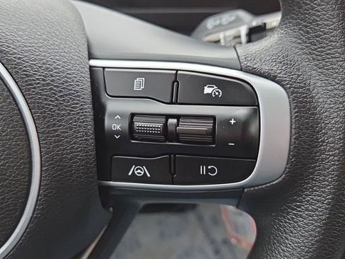 Used 2025 Kia Sportage LX AWD/4WD image 32