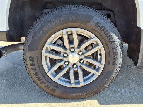 Used 2024 Chevrolet Colorado LT w/ LT Convenience Package II image 24