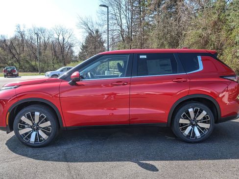 New 2026 Mitsubishi Outlander SE AWD/4WD image 3