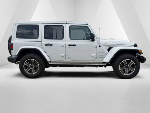 Used 2023 Jeep Wrangler Sahara image 8