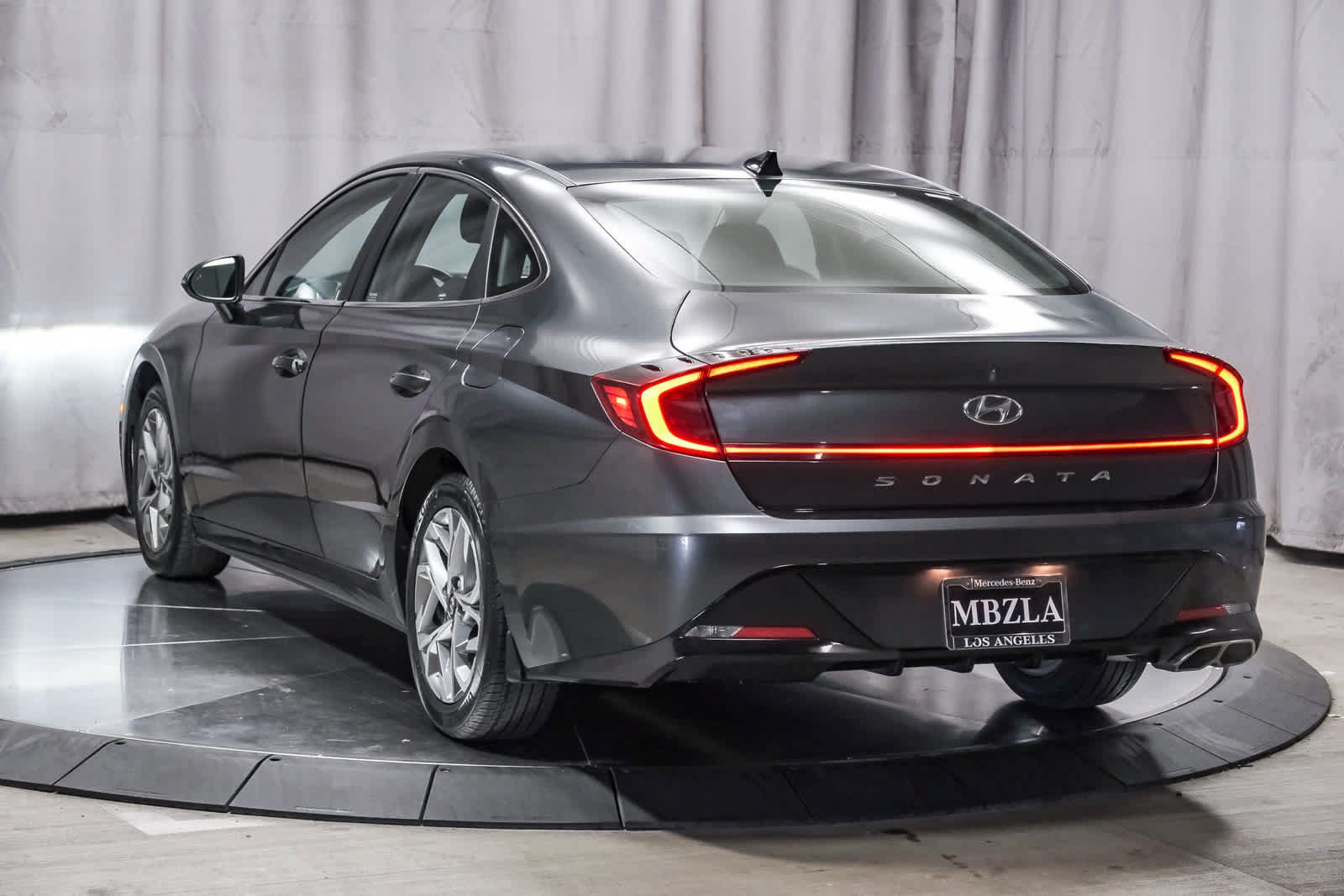 Used 2023 Hyundai Sonata SEL FWD image 2