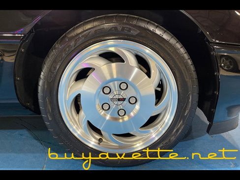 Used 1996 Chevrolet Corvette Coupe RWD image 9