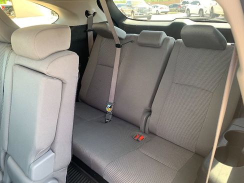 Used 2023 Toyota Highlander LE image 29