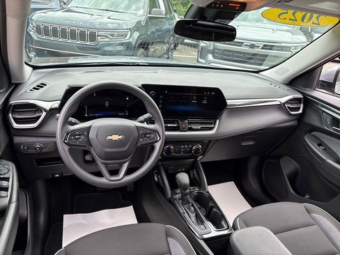 Certified 2025 Chevrolet TrailBlazer LT AWD/4WD image 11