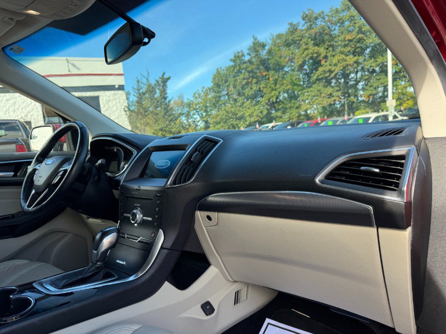 Used 2018 Ford Edge Titanium w/ Technology Package FWD image 20