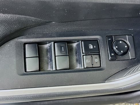 Used 2020 Toyota RAV4 LE image 15