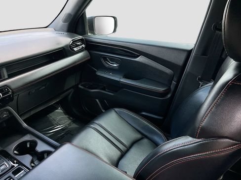 Used 2025 Honda Pilot TrailSport image 23