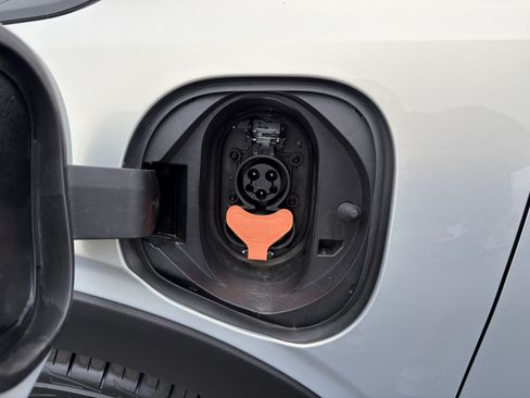 Used 2023 Chevrolet Bolt EUV Premier w/ Sun & Sound Package FWD image 40