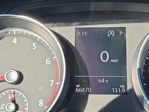 Used 2020 Volkswagen Golf 4-Door image 23