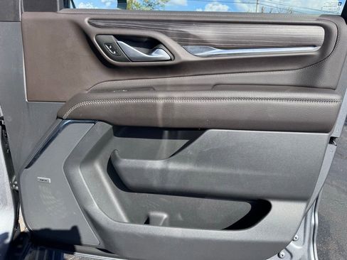 Used 2022 GMC Yukon XL Denali w/ Denali Premium Package image 30